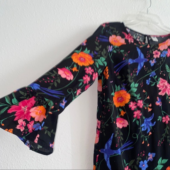 ⭐️ Old Navy Floral Dress with bell sleeve, super cute - Picture 9 of 16